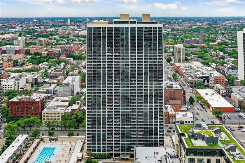 Enjoy spectacular lake and city views from this sunny - Beach Condo for sale in Chicago, Illinois on Beachhouse.com