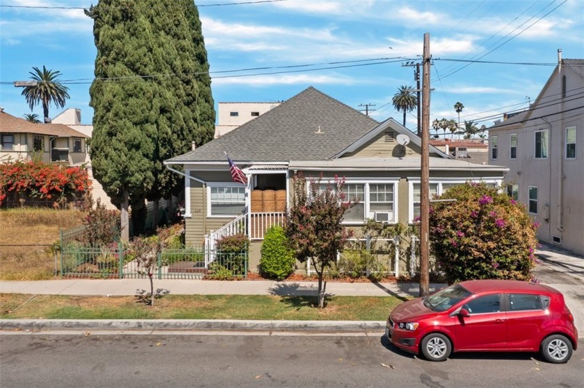 229 W 8th Street - Beach Townhome/Townhouse for sale in Long Beach, California on Beachhouse.com