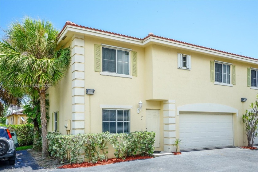 Fantastic Three bedroom Two-Story Townhome with TWO car garage - Beach Townhome/Townhouse for sale in Deerfield  Beach, Florida on Beachhouse.com