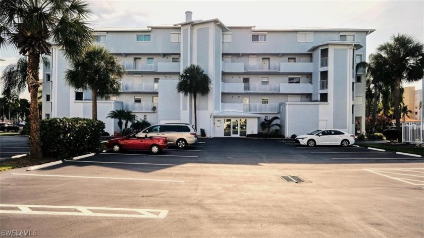 This beautifully updated 2 bedroom, 2 bath condominium is very - Beach Condo for sale in Fort Myers Beach, Florida on Beachhouse.com