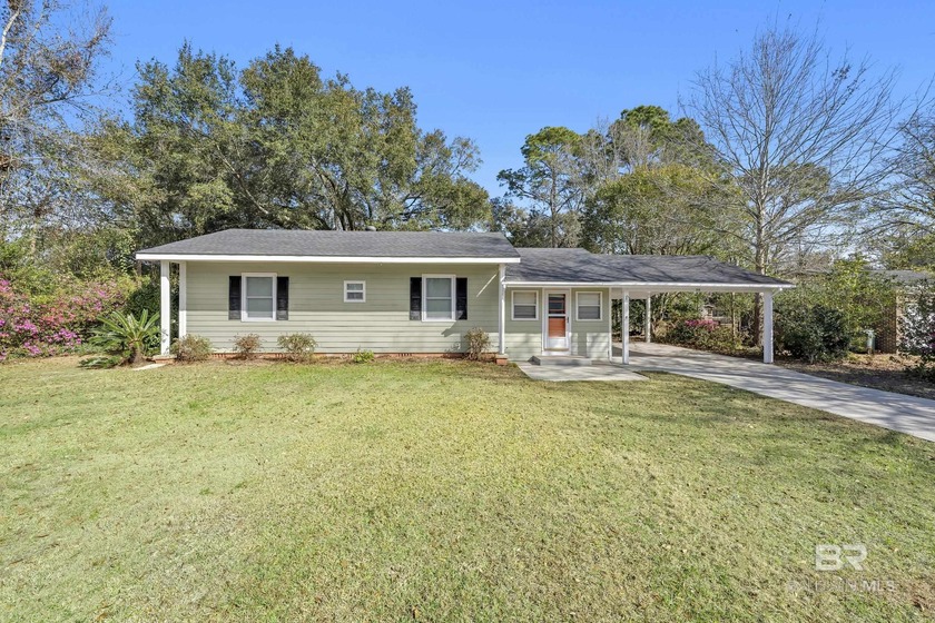 CHARMING 2BR/2BA COTTAGE w/ TIMELESS CHARACTER AND PRIME - Beach Home for sale in Foley, Alabama on Beachhouse.com