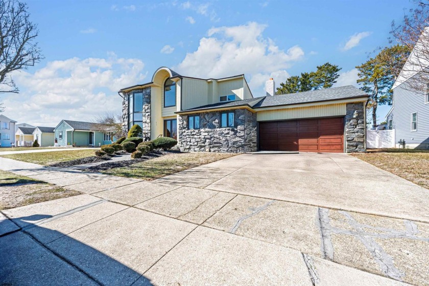 Beautiful home with a ton of potential! Located close to the - Beach Home for sale in Brigantine, New Jersey on Beachhouse.com
