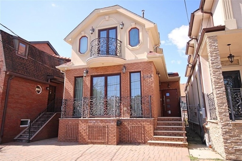 Incredible 1 family detached ultra modern house on Manhattan - Beach Home for sale in Brooklyn, New York on Beachhouse.com