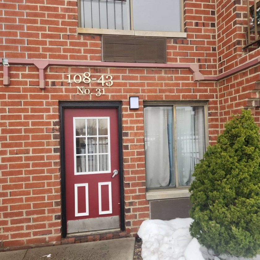 Beautiful oceanfront condo offering 2 spacious bedrooms and 2 - Beach Condo for sale in Brooklyn, New York on Beachhouse.com