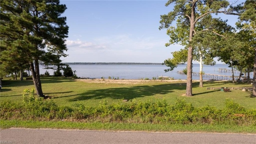 The cottage provides access to the James River, complete with a - Beach Home for sale in Surry, Virginia on Beachhouse.com