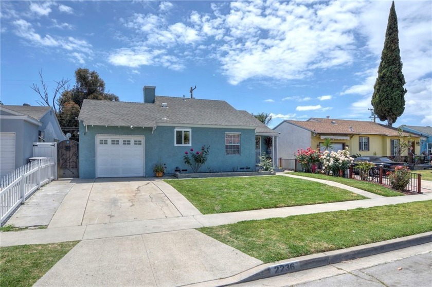 **TURN KEY** Come see this beautiful Cherry Manor, 1700+ sqft - Beach Home for sale in Long Beach, California on Beachhouse.com