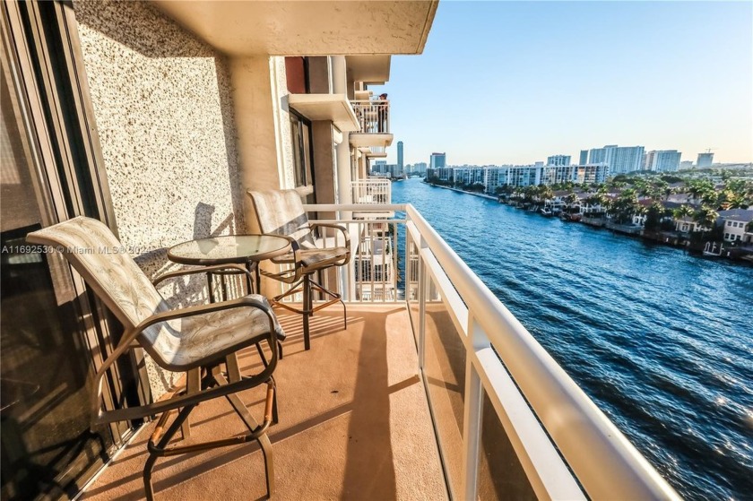 ***WHAT A GEM!*** this beautifully remodelled apartment is a - Beach Condo for sale in Hollywood, Florida on Beachhouse.com