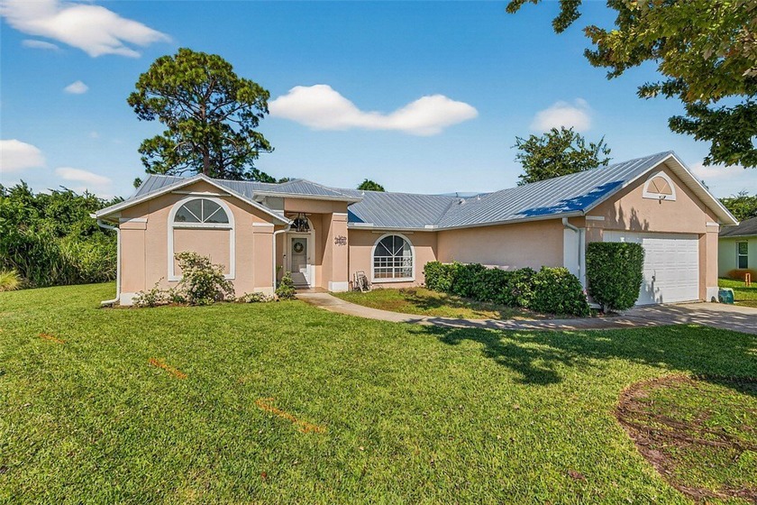 Beautiful 3-bedroom, 2-bathroom home in desirable Lindsey Lanes! - Beach Home for sale in Vero Beach, Florida on Beachhouse.com