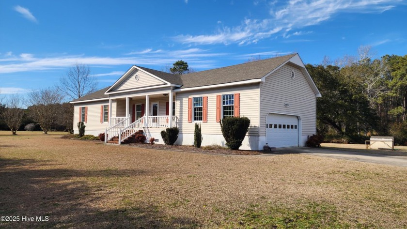 Ranch style three bedroom, two bath home on over an acre with - Beach Home for sale in Beaufort, North Carolina on Beachhouse.com