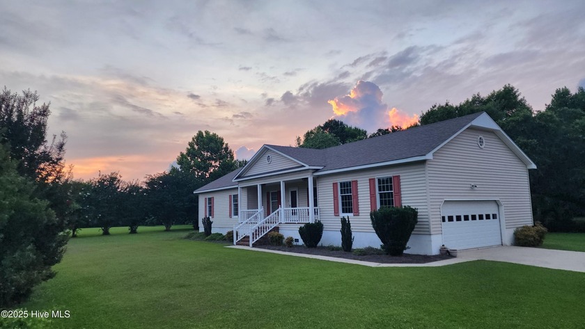 SELLER OFFERING $10,000 UPDATE ALLOWNCE with acceptable offer if - Beach Home for sale in Beaufort, North Carolina on Beachhouse.com