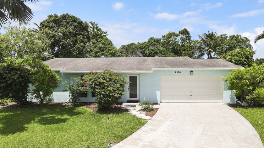 Welcome home to this unique property in Coco Wood Lakes. An - Beach Home for sale in Delray Beach, Florida on Beachhouse.com