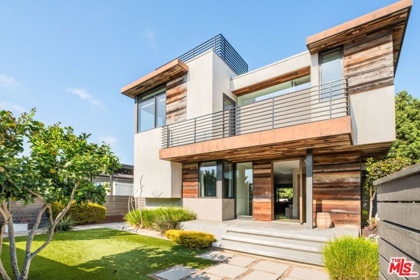 A striking fusion of architecture and design, this fully gated - Beach Home for sale in Marina Del Rey, California on Beachhouse.com