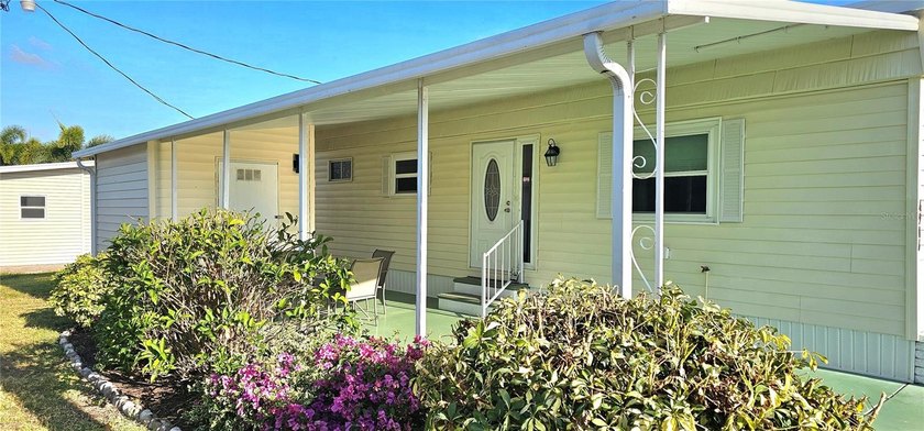 Welcome to easy Florida living in Bradenton! This charming - Beach Home for sale in Bradenton, Florida on Beachhouse.com