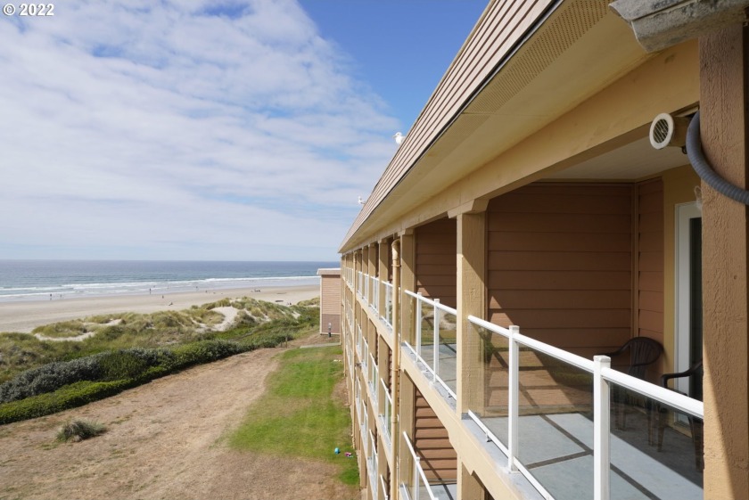 Oceanfront living/investment opportunity with a rental pool! - Beach Condo for sale in Florence, Oregon on Beachhouse.com