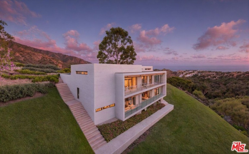 The best land deal in Malibu! 1.19 acres with an ocean view - Beach Lot for sale in Malibu, California on Beachhouse.com