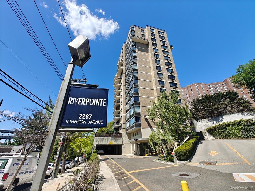 Welcome to this spacious and beautifully updated 3bd/2bth - Beach Condo for sale in Bronx, New York on Beachhouse.com