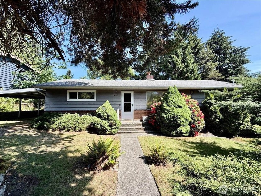 Opportunity awaits in Seattle's desirable Meadowbrook - Beach Home for sale in Seattle, Washington on Beachhouse.com