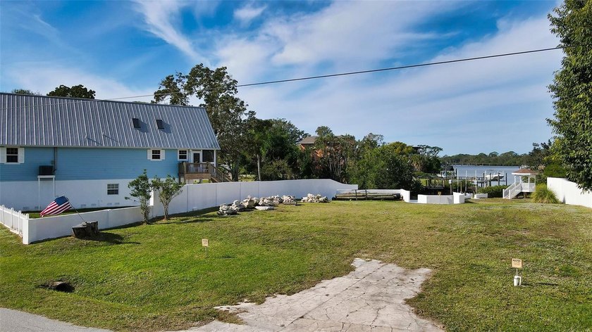Build your waterfront dream home on this oversized 17 - Beach Lot for sale in Nokomis, Florida on Beachhouse.com