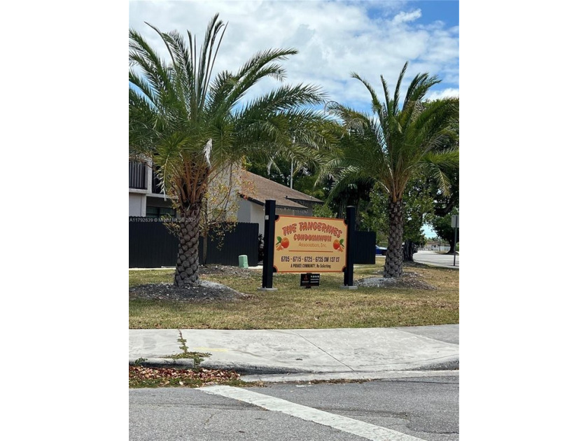 MUST SEE!!! GREAT LOCATION.... BEAUTIFUL TOWNHOUSE CONDO TOTALY - Beach Condo for sale in Miami, Florida on Beachhouse.com