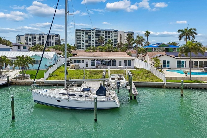 Opportunity meets value on Paradise Island! Located on a quiet - Beach Home for sale in Treasure Island, Florida on Beachhouse.com