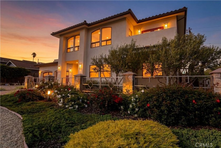 Coastal elegance meets the casual, easygoing beachfront - Beach Home for sale in Cayucos, California on Beachhouse.com