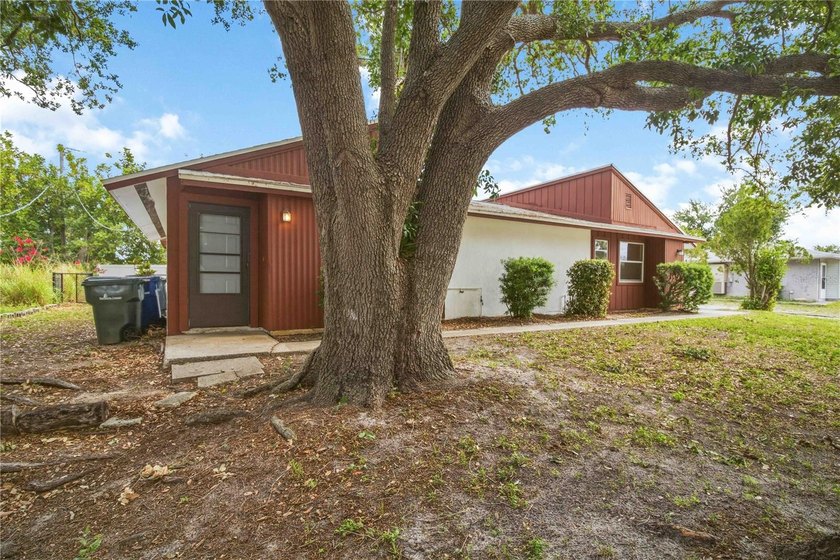 Under contract-accepting backup offers. SAY HELLO TO A GOOD BUY! - Beach Townhome/Townhouse for sale in Sarasota, Florida on Beachhouse.com