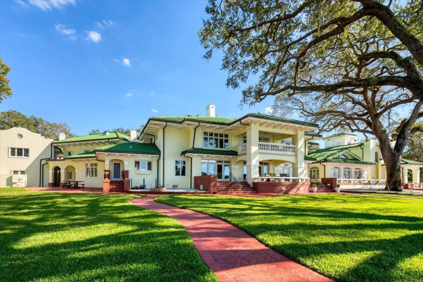 Discover Historic Century Oaks, an enchanting 4.45-acre - Beach Home for sale in Clearwater, Florida on Beachhouse.com