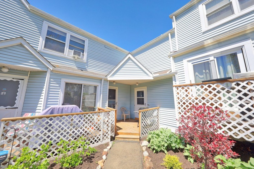 Welcome to East Shore Village, a quiet 28-unit community nestled - Beach Condo for sale in New Haven, Connecticut on Beachhouse.com
