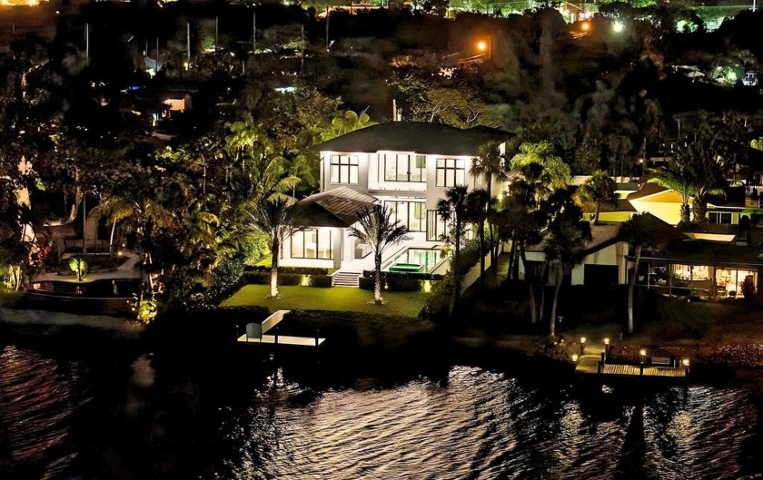 2085 Vitex Lane - Beach Home for sale in North Palm Beach, Florida on Beachhouse.com