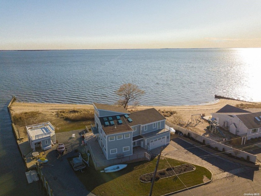 Bayfront/canal, Babylon Beach Estates, newly constructed in 2015 - Beach Home for sale in West Islip, New York on Beachhouse.com