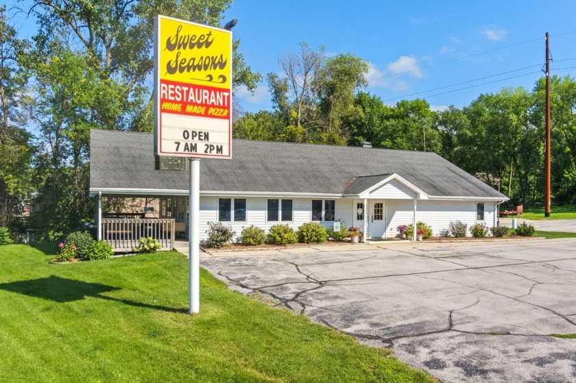 Family Restaurant Turn Key Opportunity.Popular and well - Beach Commercial for sale in Luxemburg, Wisconsin on Beachhouse.com