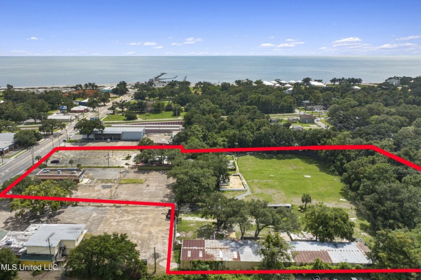 Prime Commercial Opportunity in a High-Traffic Area!Located on - Beach Commercial for sale in Gulfport, Mississippi on Beachhouse.com