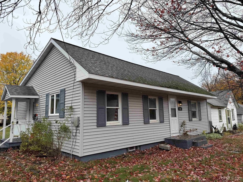 Cute & Cozy 2 bedroom, 1 bath home in Ontonagon, Michigan. There - Beach Home for sale in Ontonagon, Michigan on Beachhouse.com