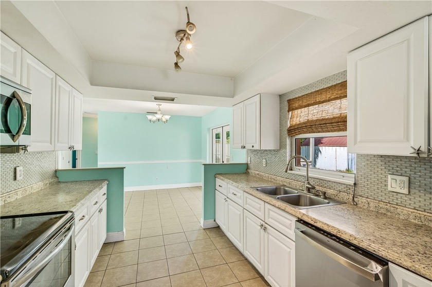 The Unicorn Exists: 4 Beds, 3 Baths, ZERO HOA. Stop squeezing - Beach Home for sale in Vero Beach, Florida on Beachhouse.com