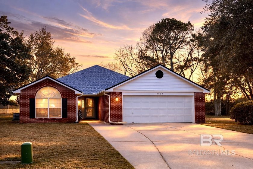 Rare find in Kelsey Place! This well-maintained home offers a - Beach Home for sale in Gulf Shores, Alabama on Beachhouse.com