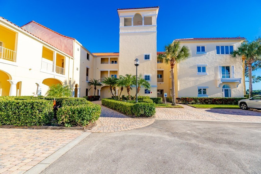 Best view in Harmony Island. Lake view w/ fountain, and golf - Beach Condo for sale in Vero Beach, Florida on Beachhouse.com