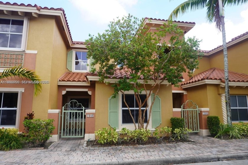 Experience the lifestyle and convenience of Pembroke Cay in this - Beach Home for sale in Pembroke Pines, Florida on Beachhouse.com