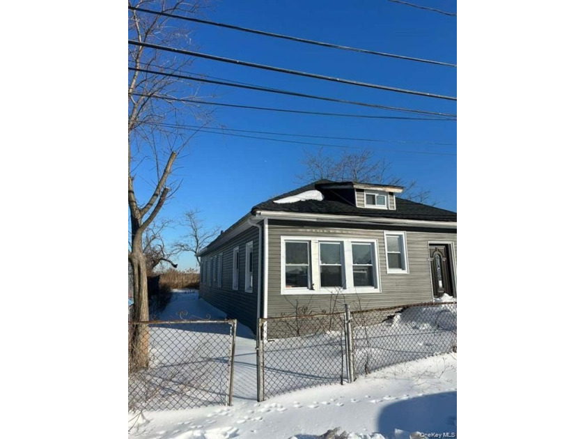 This amazing fully renovated house has on the 1st fl: 4 bedroom - Beach Home for sale in Far Rockaway, New York on Beachhouse.com