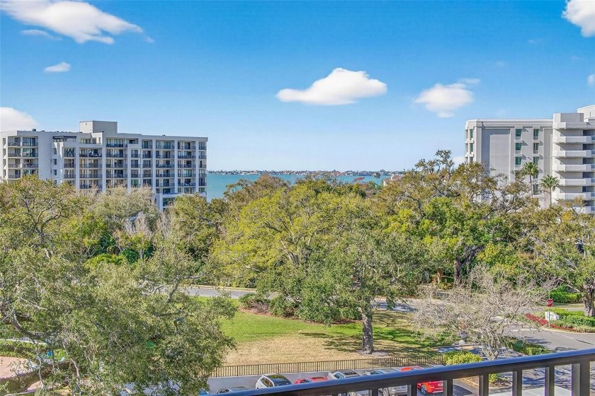 Spacious 2-bedroom, 2-bath condo offers nearly 1,600 square feet - Beach Condo for sale in Belleair Beach, Florida on Beachhouse.com