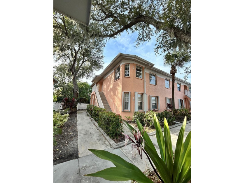Stylishly Remodeled 3-Bedroom Condo in Beautiful Heritage Oak - Beach Condo for sale in Port Charlotte, Florida on Beachhouse.com