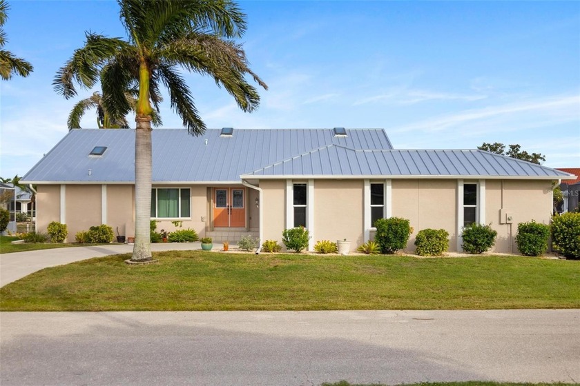 Welcome to beautiful intersecting canal views in this lovely - Beach Home for sale in Punta Gorda, Florida on Beachhouse.com