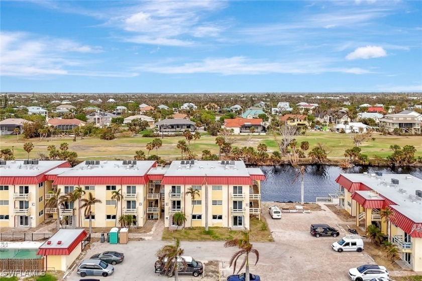 This beautifully renovated 2-Bedroom, 2-Bath Condo offers a - Beach Condo for sale in Sanibel, Florida on Beachhouse.com