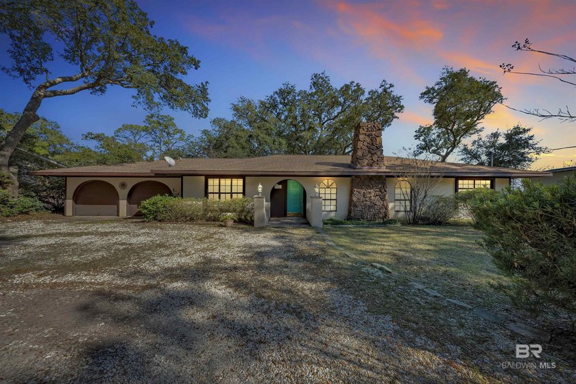 This charming DIRECT BAY FRONT home on Perdido Bay offers a rare - Beach Home for sale in Lillian, Alabama on Beachhouse.com