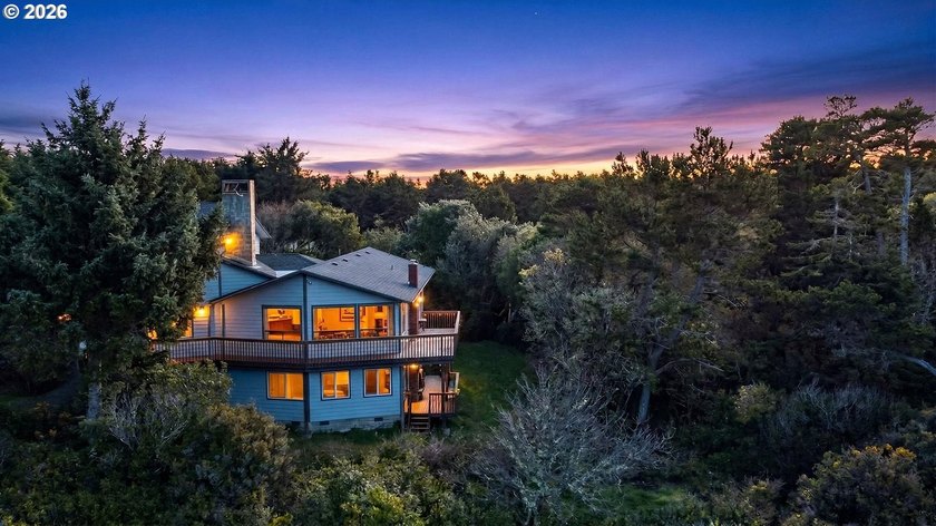 Large, tri-level home with views of the Siuslaw River, seasonal - Beach Home for sale in Florence, Oregon on Beachhouse.com
