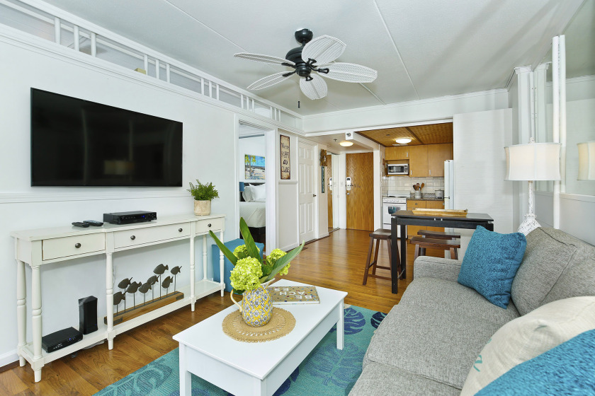 Spacious Ilikai studio! AC, Washlet, Full Kitchen, FREE Parking - Beach Vacation Rentals in Honolulu, Hawaii on Beachhouse.com