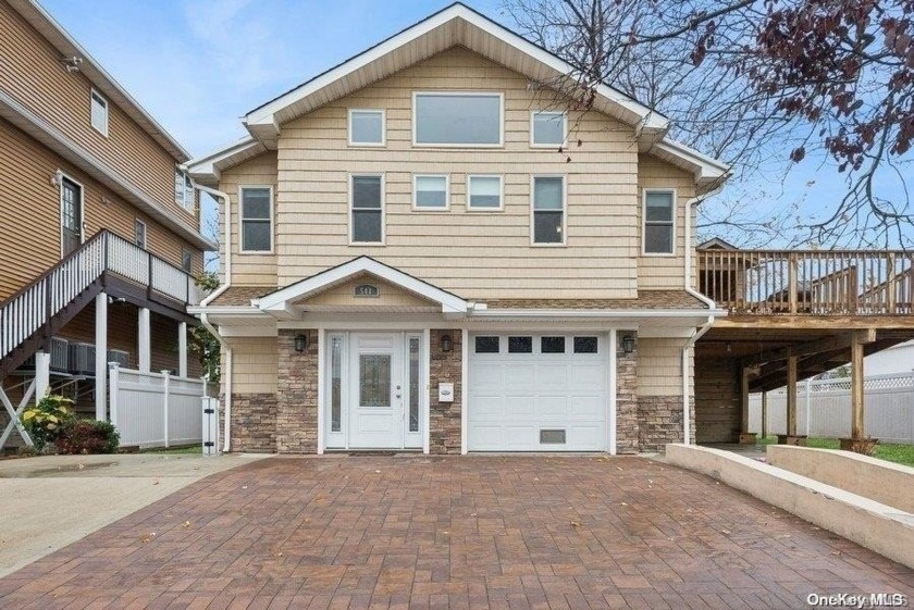 Welcome home...to this beautifully maintained 10-year-old - Beach Home for sale in Long Beach, New York on Beachhouse.com