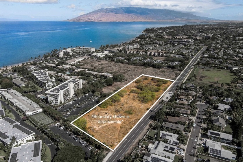 AMAZING DEVELOPERS OPPORTUNITY ACROSS FROM SOUTH KIHEI'S - Beach Acreage for sale in Kihei, Hawaii on Beachhouse.com