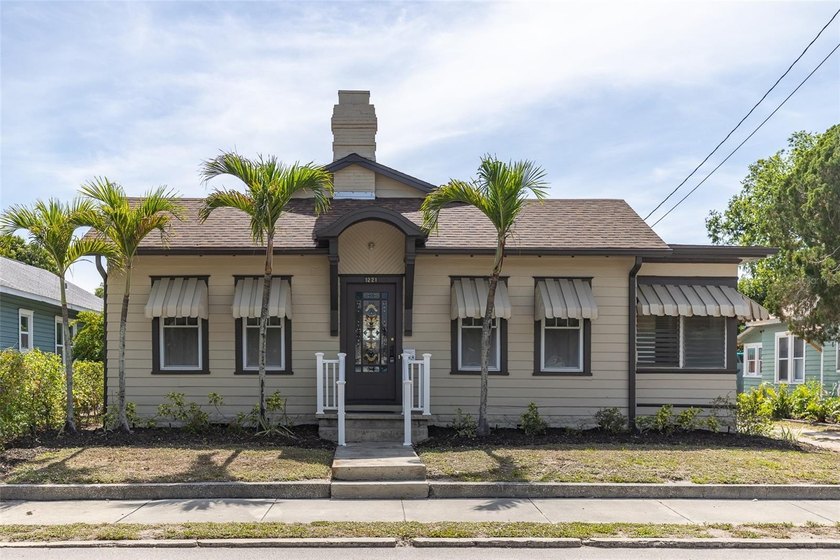 Under contract-accepting backup offers. Charming West Bradenton - Beach Home for sale in Bradenton, Florida on Beachhouse.com