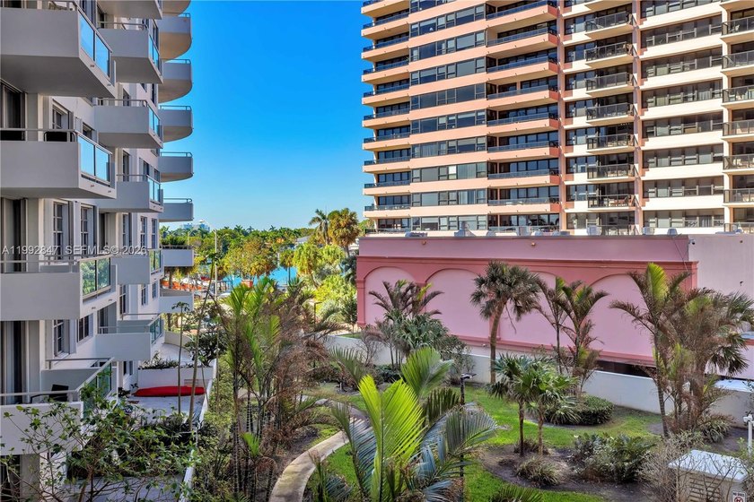Beautifully renovated 1-bedroom, 1.5-bath residence located in - Beach Condo for sale in Miami Beach, Florida on Beachhouse.com