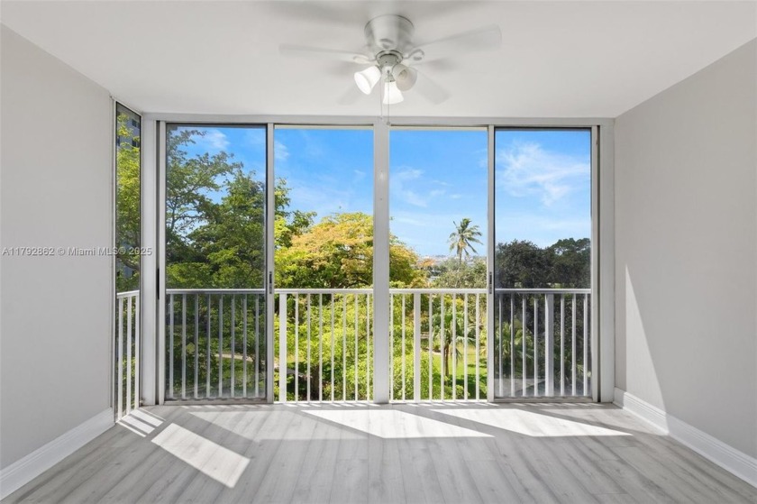 All Ages. Spacious and Gorgeous 1-bedroom + DEN, 1.5 bathroom - Beach Condo for sale in Hollywood, Florida on Beachhouse.com